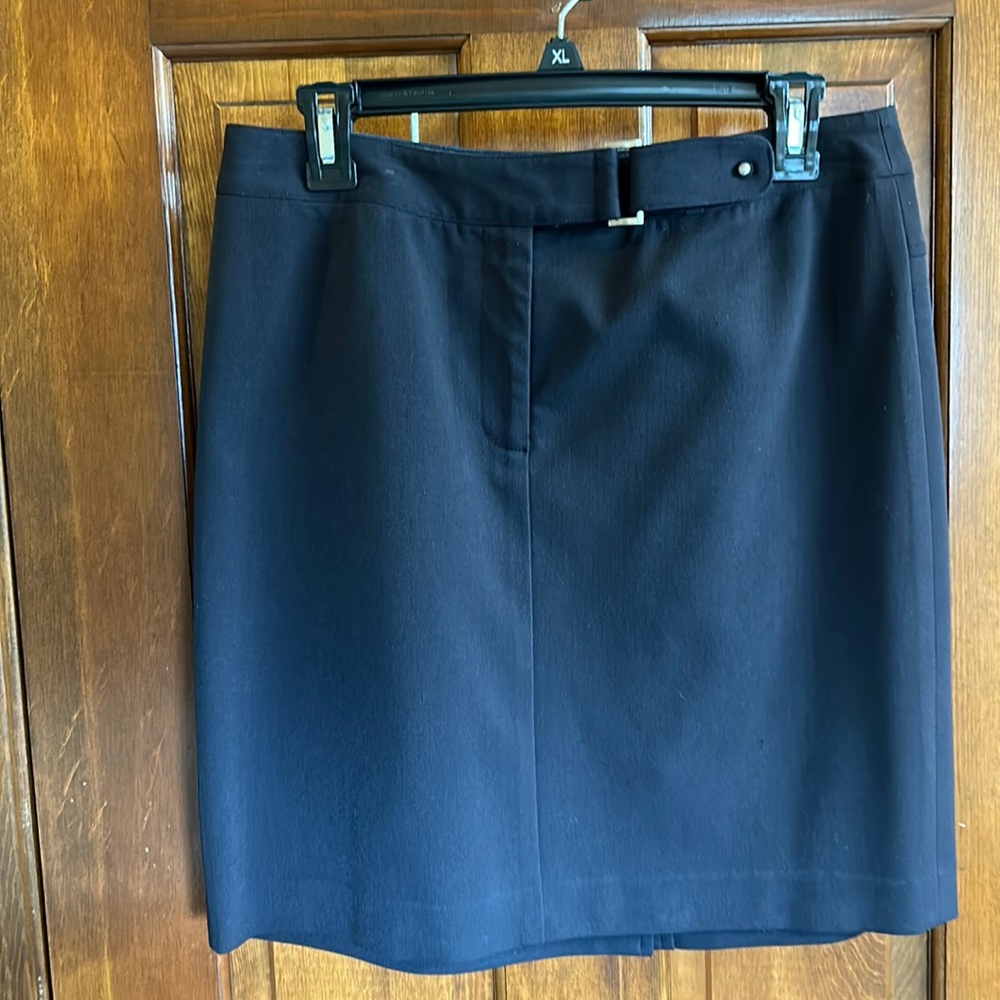 Lil black skirt petite!